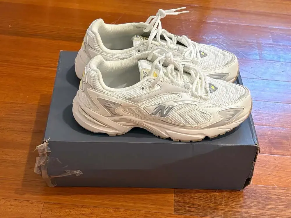 New Balance 725v1 Lifestyle Athletic Sneakers in White/Yellow ML725AF